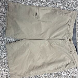 GREG NORMAN MENS GOLF SHORTS